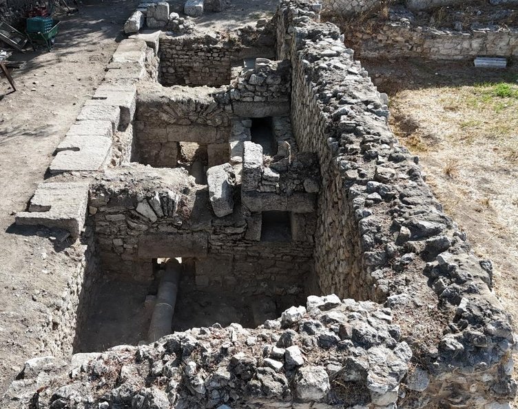 Kazı çalışmalarında ortaya çıktı! Çanakkale’de 2 bin yıllık temiz su iletim hattı bulundu