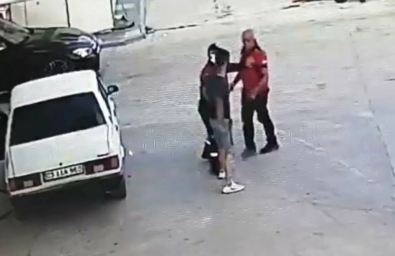 Afyon’da akılalmaz olay! Tartıştığı istasyon görevlisine otomobiliyle çarptı