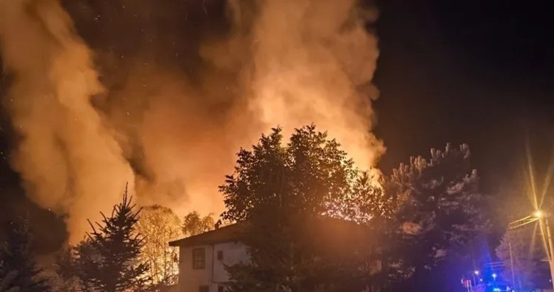 Çankırı’da korkutan yangın: 3 ev ve 4 samanlık küle döndü!