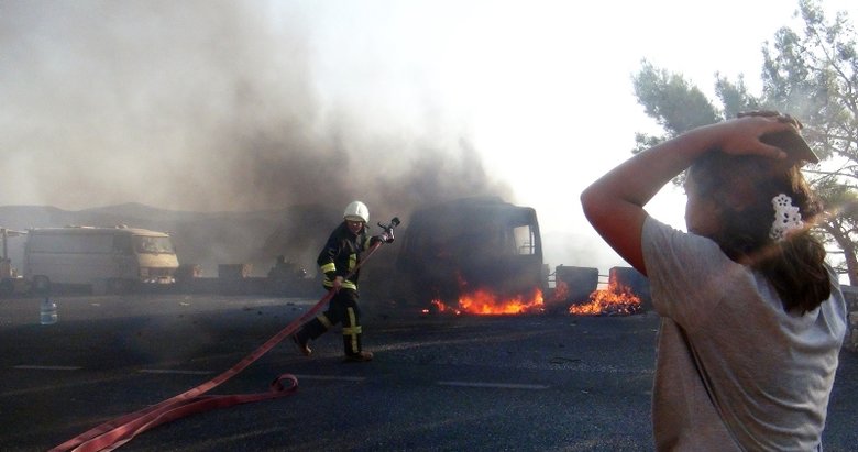 Ekmek teknelerinin yanışını gözyaşları içinde izlediler