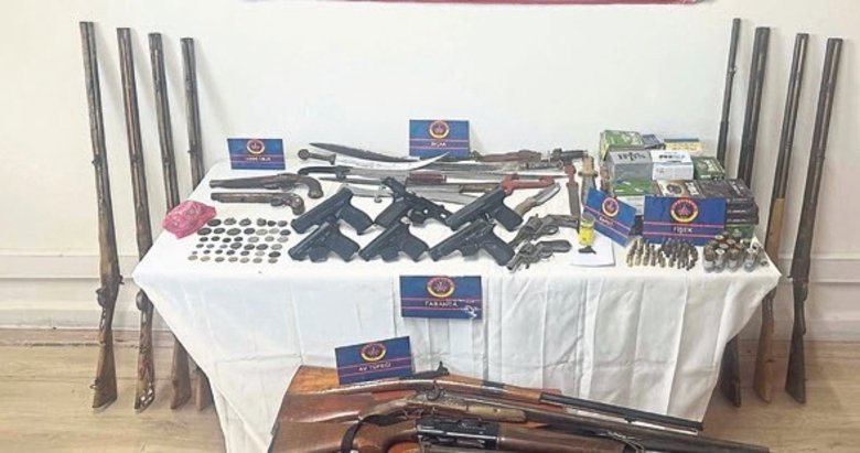 Manisa’da evden cephane çıktı