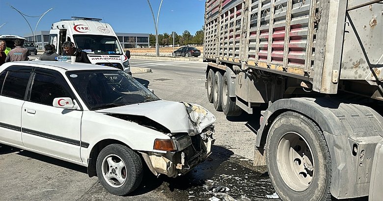 Uşak’ta TIR ile otomobil çarpıştı: 1 yaralı