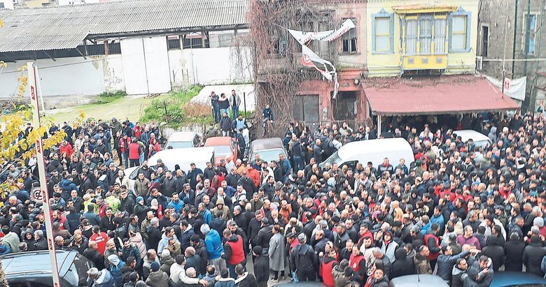 Büyükşehir’in maaş krizi İzmir’i vurdu