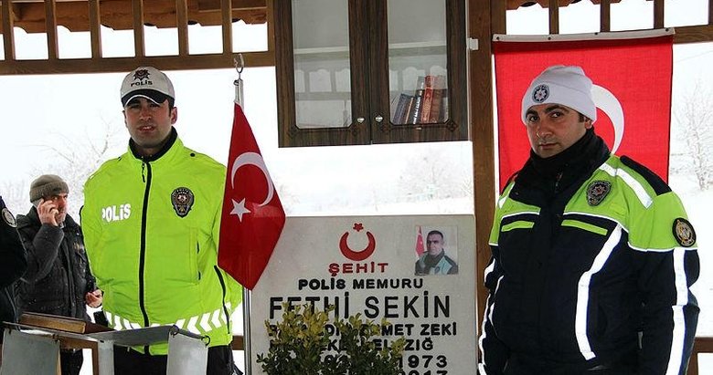 Şehit polis memuru Fethi Sekin, kabri başında anıldı