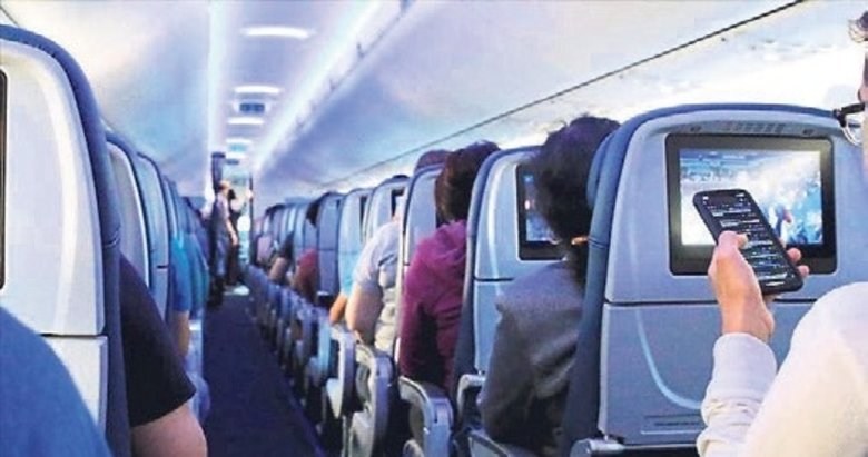 Uçaklarda yolculara ücretsiz su verilecek