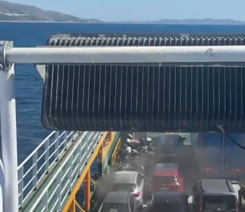 Yangın çıkan feribotta can pazarı: 200 yolcu tahliye edildi