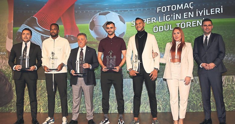 Fotomaç’ın düzenlediği Süper Lig’in En iyileri Ödül Töreni Turkuvaz Medya Merkezi’nde yapıldı