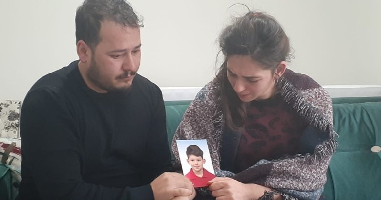Ankara’da 7 yaşındaki çocuğun nefes borusuna kaçarak ölümüne neden olan şırınganın parçası otopsiyle çıkarıldı. ile ilgili görsel sonucu