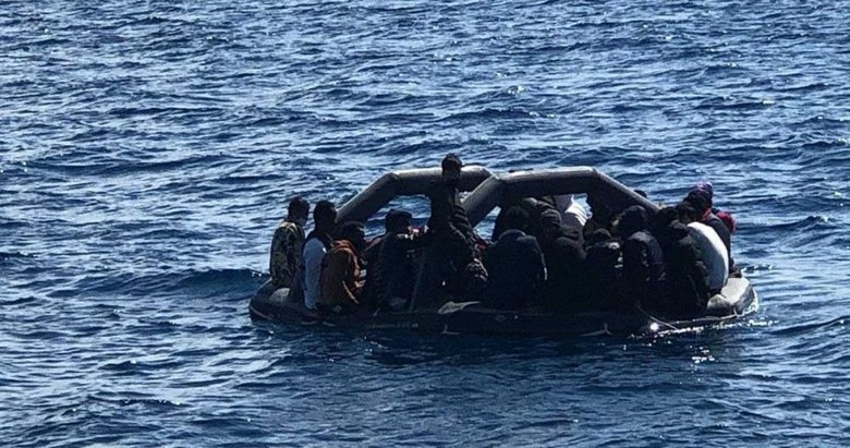 Yunanlı’ların ölüme ittiği 36 kaçak göçmen kurtarıldı