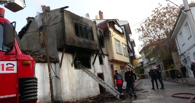 Ahşap evde çıkan yangında 1 can kaybı