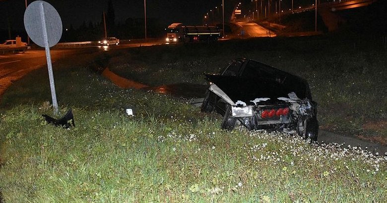 İzmir’de şarampole devrilen otomobilin sürücüsü aracını terk etti