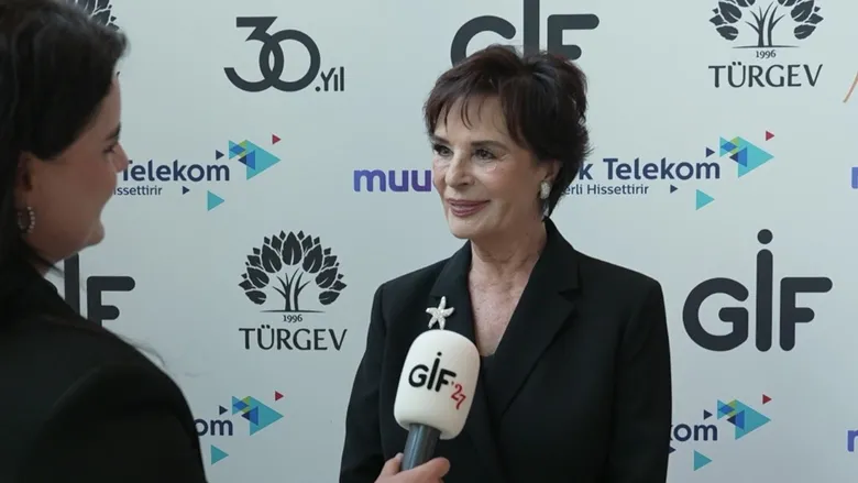 gif27de-gencler-iz-birakti-yildizlar-alkisladi-1791545494262.png