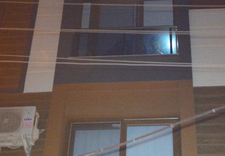 Manisa’da sıkışan yavru güvercini itfaiye kurtardı