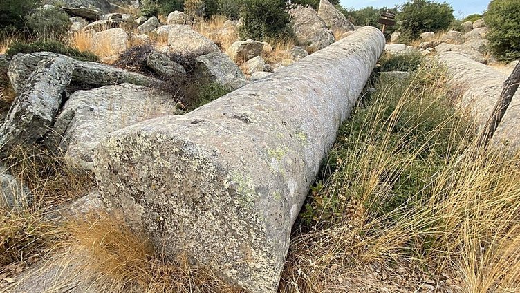 Çanakkale’deki 1600 yıllık antik dev granit sütunlar tarihe ışık tutuyor