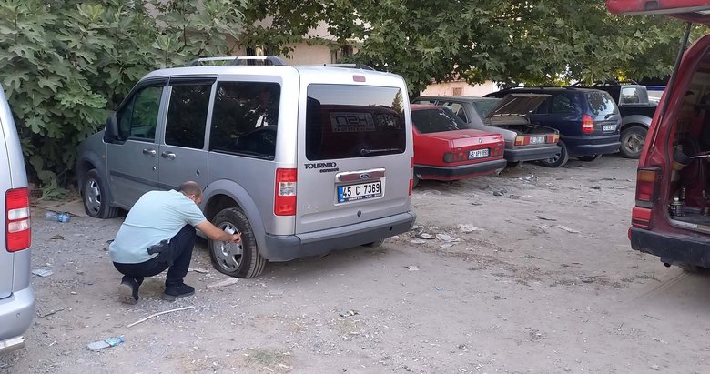 Manisa’da kesici aletle 19 aracın lastikleri kesildi