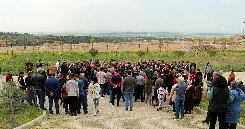 Büyükşehir’e ’moloz’ protestosu: İzmir’in çöpünü Menemen kaldıramaz