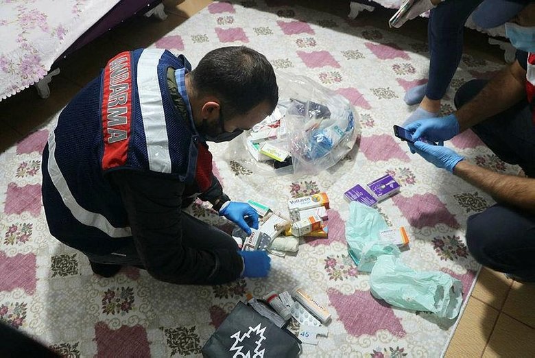 İzmir’de uyuşturucu ticareti operasyonu; doktorlar ve eczacılar da gözaltında