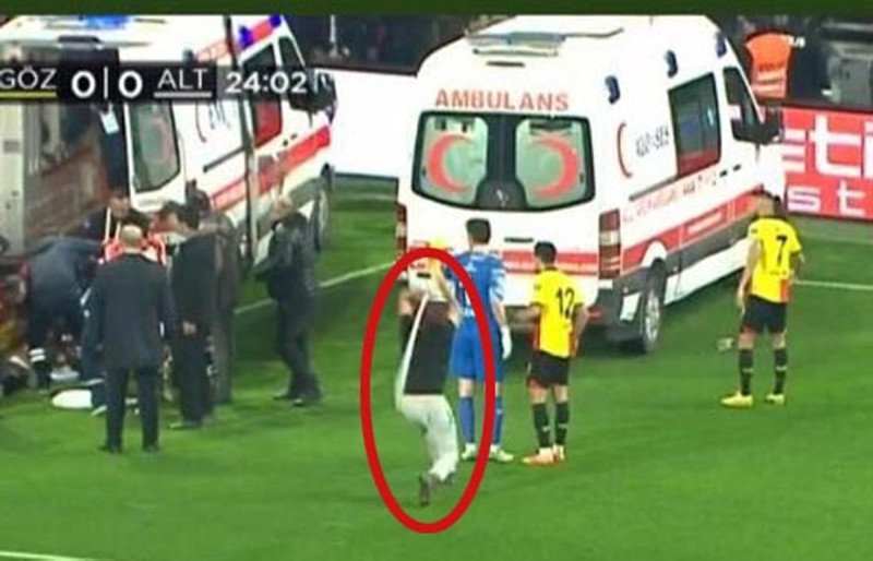 Göztepe-Altay derbisinde fişekleri stada sokan ambulans şoföründen kan donduran paylaşım: ‘Sarı kırmızı giyen herkes bir gün ölecek’