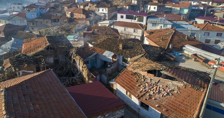 Manisa Valisi Deniz, deprem sonrası hasarlı bina sayısını açıkladı