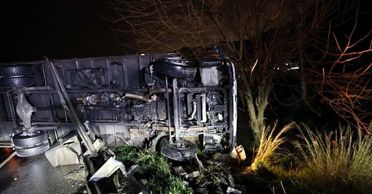 Aydın-Muğla karayolunda feci kaza! Kamyon ters döndü