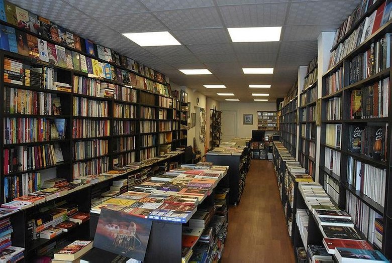 Sel mağduru sahaf, kitapseverlerin desteğiyle yeni dükkan açtı