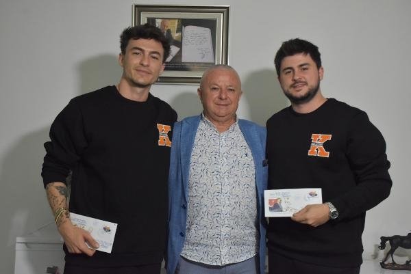 Babalarının 21 yıl önce yazdığı 2 mektup oğullarına teslim edildi