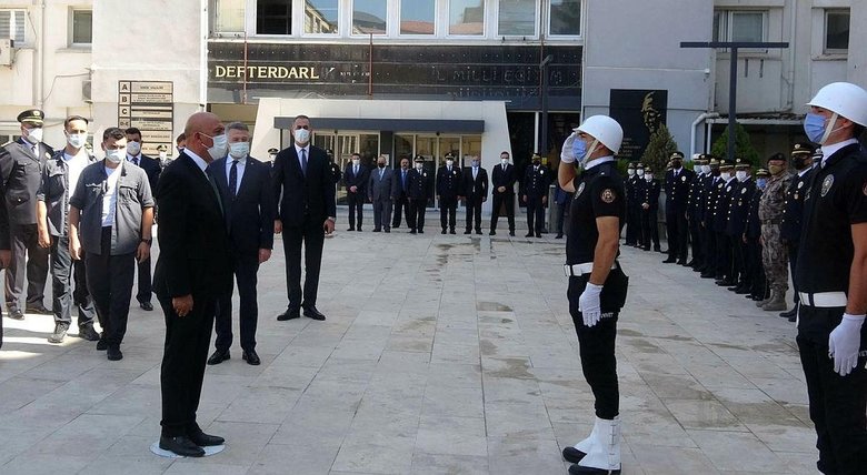 İzmir’de devir-teslim! İzmir İl Emniyet Müdürü Mehmet Şahne görevine başladı