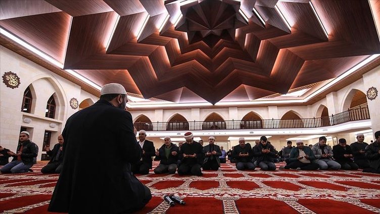 Bugün kandil mi? Bugün ne kandili var? 27 Şubat Pazar Miraç Kandili bugün mü?