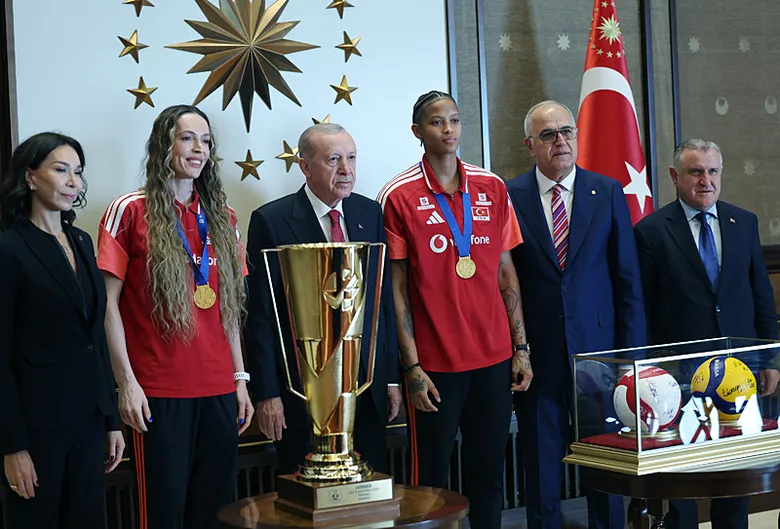 Başkan Erdoğan, A Milli Kadın Voleybol Takımı’nı kabul etti