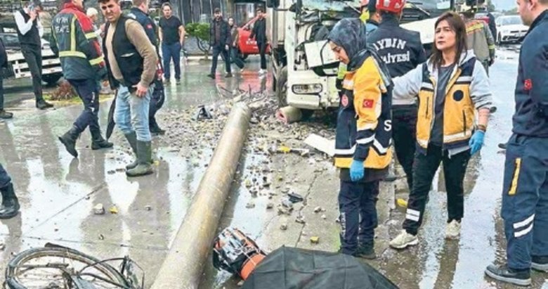 Aydın’da yoldan geçerken direğin altında can verdi