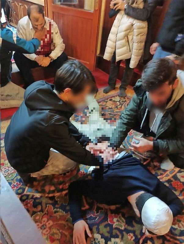 Fatih Camisi imamı bıçaklı saldırıda yaralandı