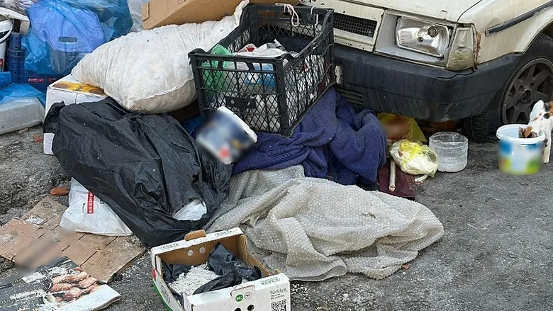 izmirde-cop-ev-vakasi-mahalleliler-isyan-etti-dukkanimiza-fareler-giriyor-1786436193192.jpeg