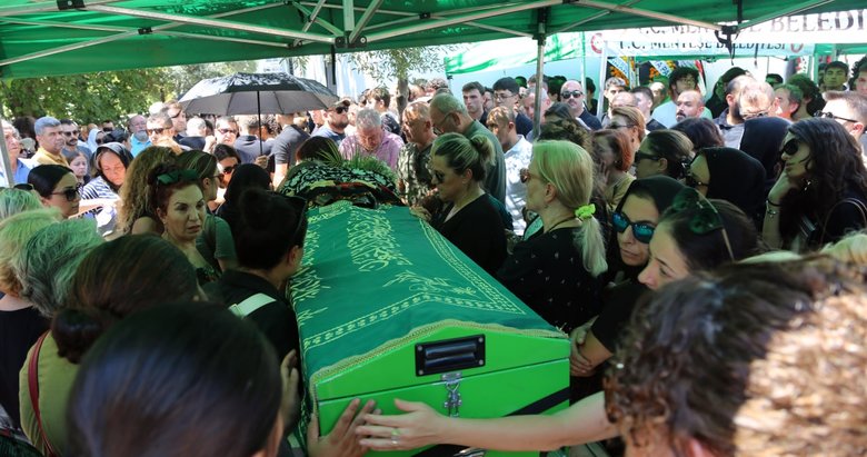 Kocasının katlettiği Senem’in cenazesini kadınlar taşıdı