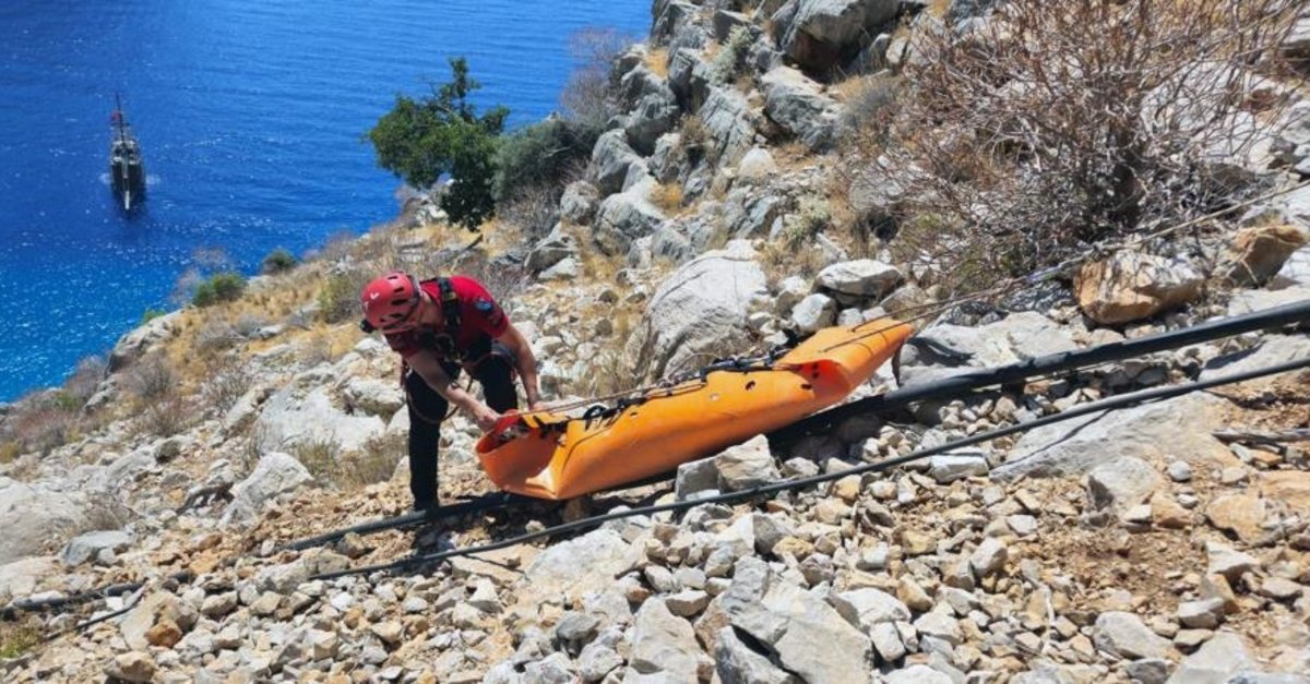 Kelebekler Vadisi'nin zirvesinden kayalıklara düşerek can verdi