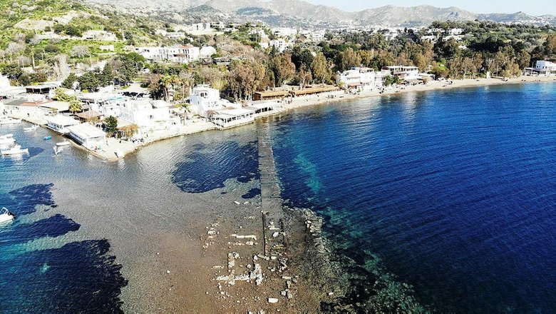 Bodrum’da sular çekildi, adaya yürüyerek geçtiler! Tedirgin eden görüntü