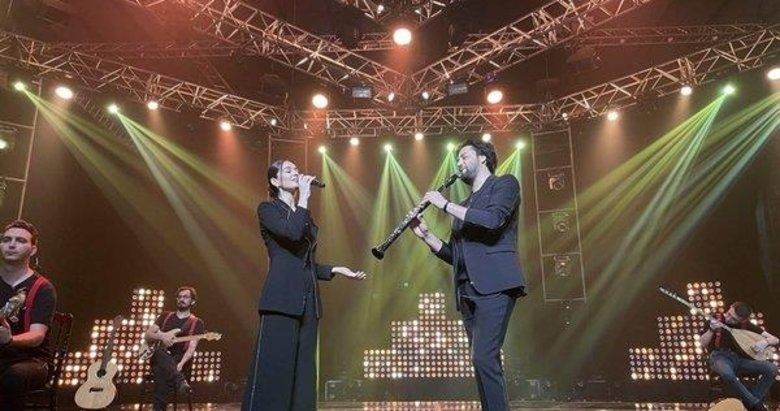 Aralarına ‘Samsak Döveci’ girdi! Popüler türkü kriz çıkardı