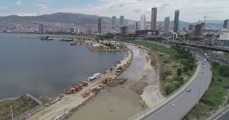 İzmirliler belediyeye isyan etti! Meles Çayı’ndaki kötü kokular geri döndü