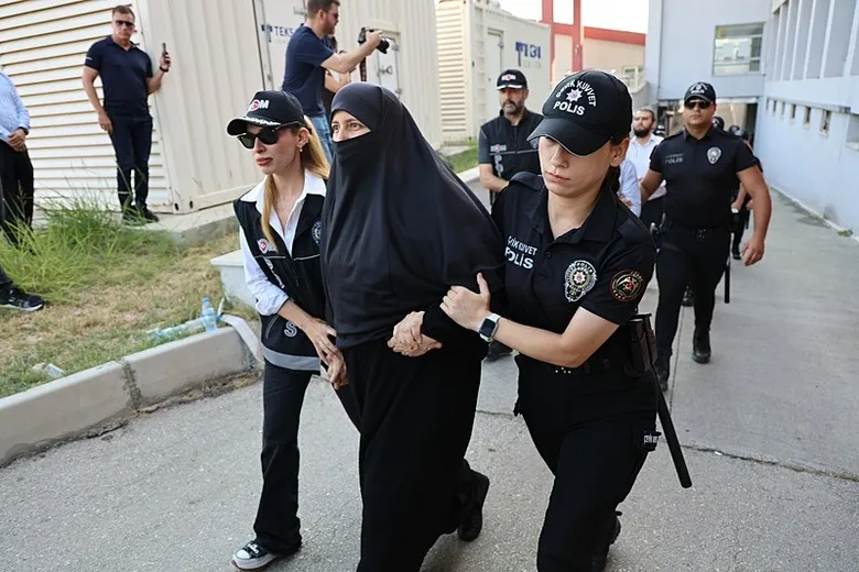 kuytulcular-yapilanmasina-yonelik-sorusturmada-alparslan-kuytul-ve-esi-tutuklandi-1787463644245.jpeg