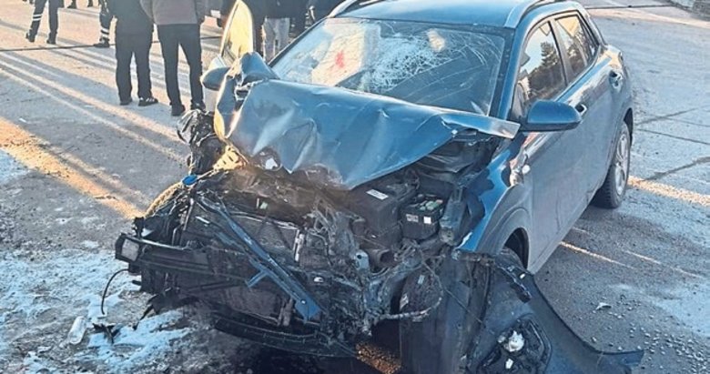 Afyonkarahisar’da öğrenci servisi otomobille çarpıştı