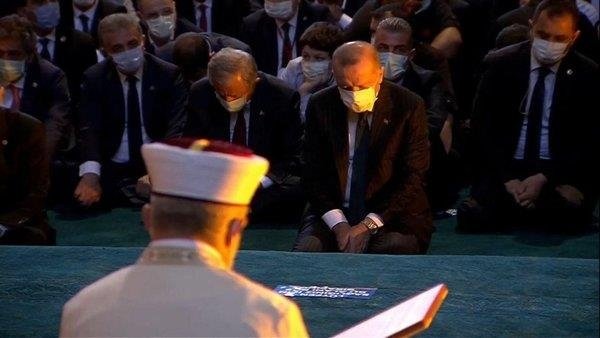 86 yıllık zincir kırıldı! Ayasofya Camii’nde ilk cuma namazı