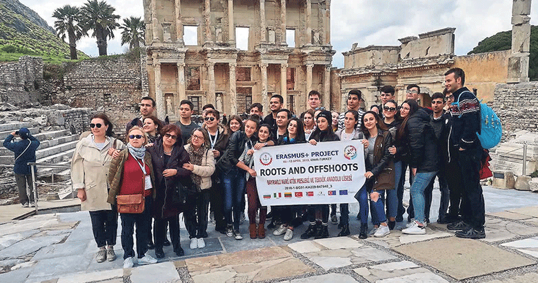 Yabancı öğrenciler İzmir’e geldi