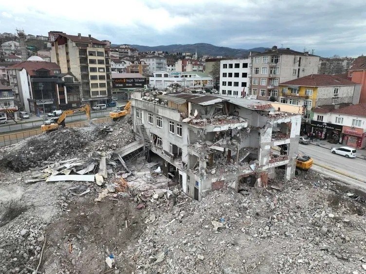 Büyük felaketin üzerinden 26 yıl geçti! 17 Ağustos Marmara Depremi’nin travmaları halen sürüyor!