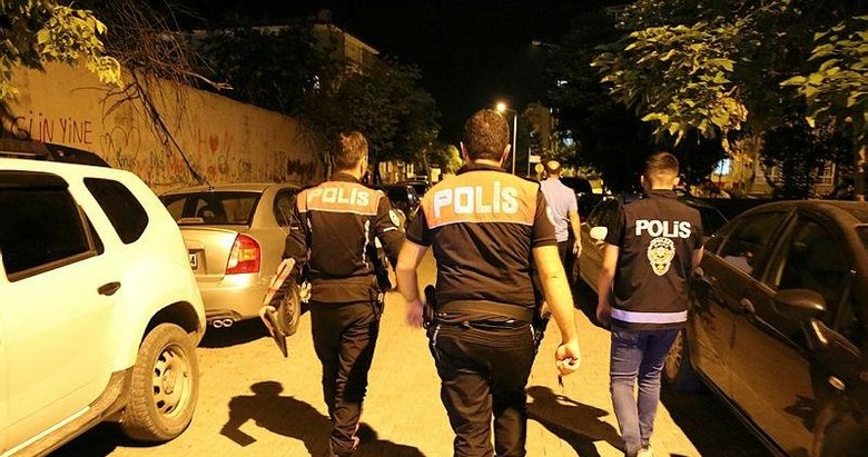 Uyuşturucu kaçakçılığından aranan şahıs kumar operasyonunda yakalandı