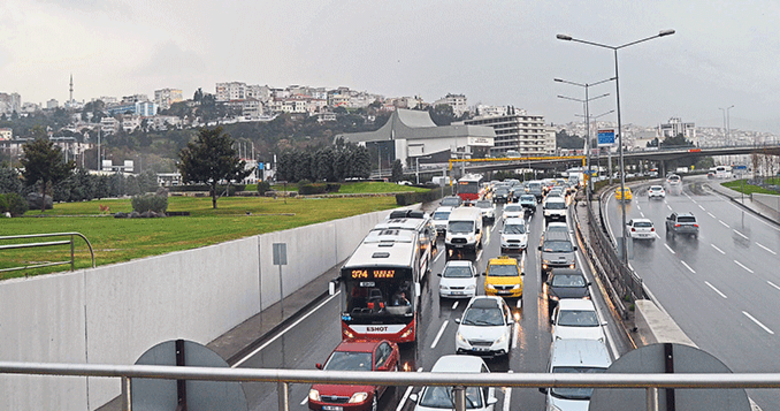 İzmir’de ’ikinci yarıyıl’ trafiği