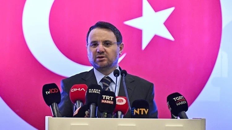 bakan-gurlekten-rasim-ozan-kutahyalinin-tutuklandigi-yasa-disi-bahis-operasyonunaa-iliskin-aciklama-1779181827743.jpeg