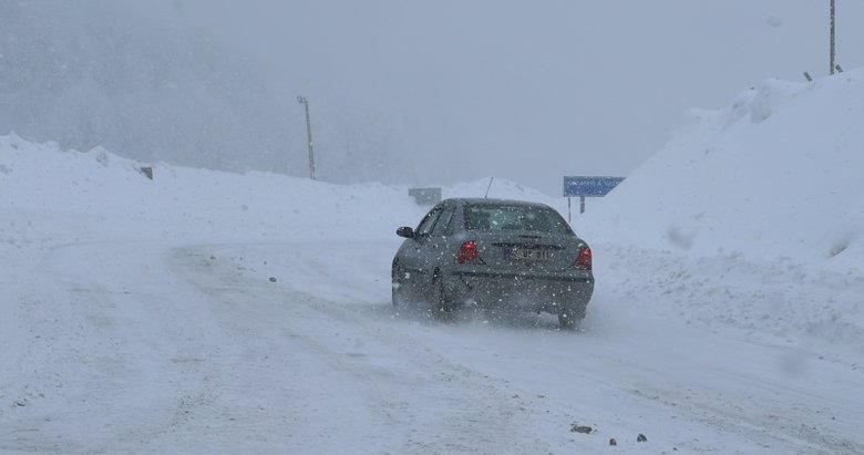 Kütahya Domaniç Dağları’nda yoğun kar yağışı! Sürücüler zor anlar yaşadı
