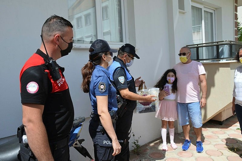 didim de polislerden surpriz dogum gunu