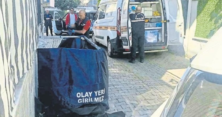 Belediye tahsildarı sokakta yaşamını yitirdi
