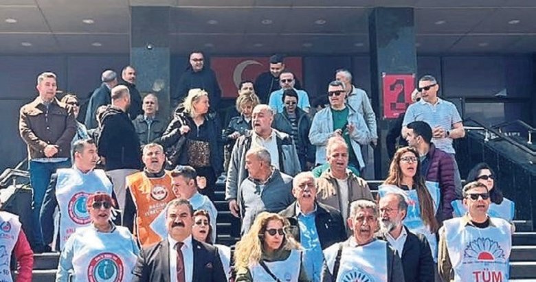 Buca ve Karşıyaka’da memurlar iş bıraktı