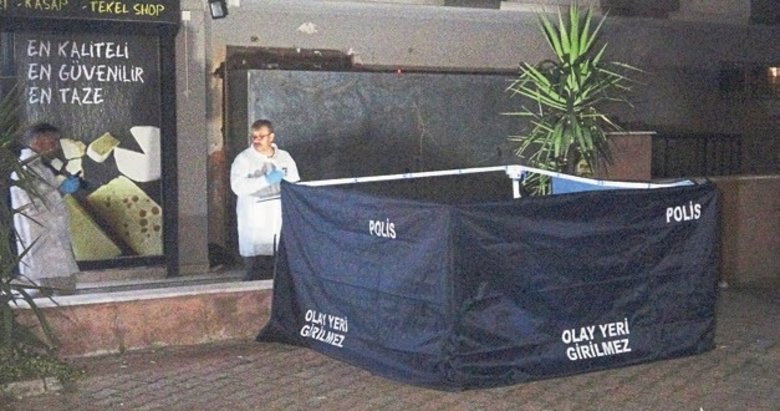 Kaldırımda erkek cesedi bulundu